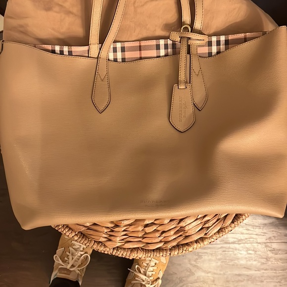Burberry medium reversible tote - Picture 7 of 16